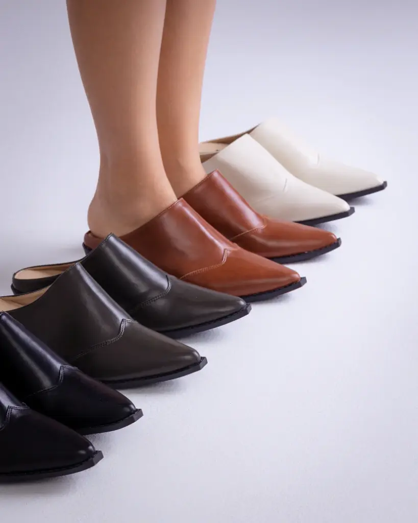 EMBROIDERY HEEL.webp