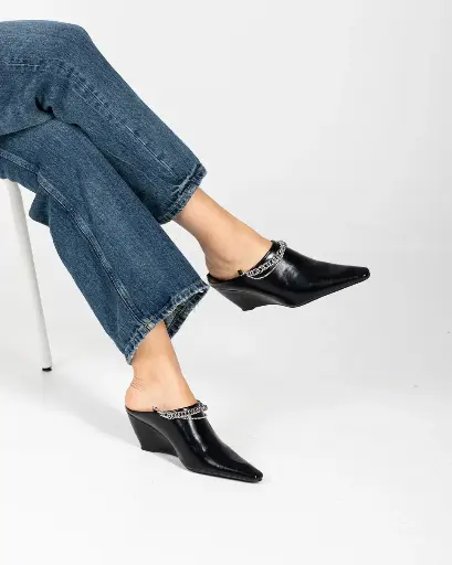 POINTED WEDGE